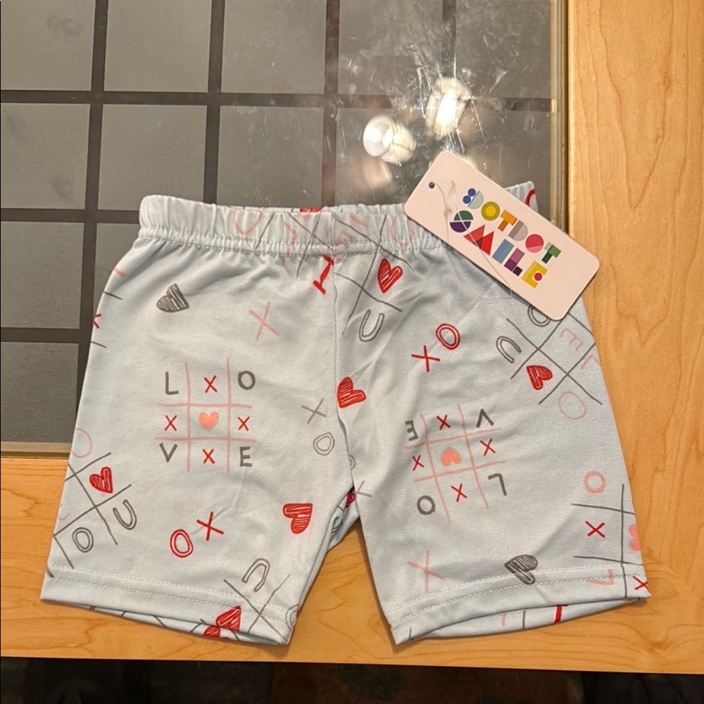 NWT. Dot Dot Smile kick shorts. Size 3/4.